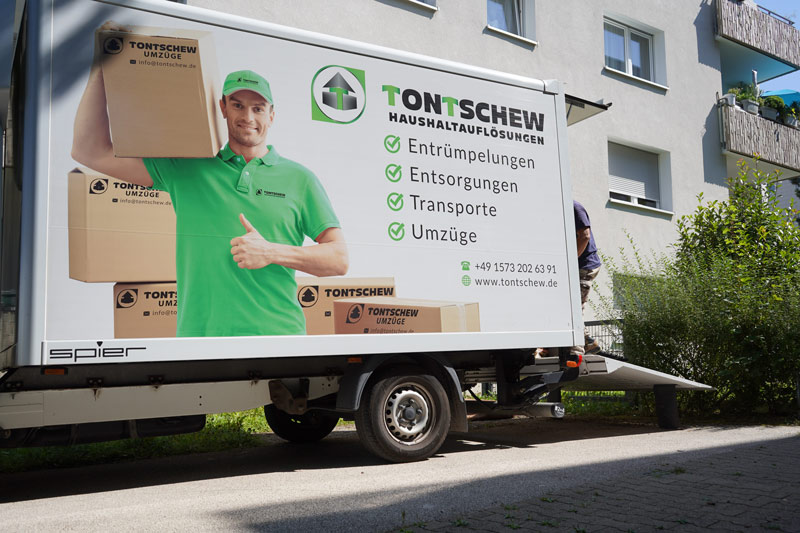 tontschews lkw bei der Haushaltsauflösung Aspach