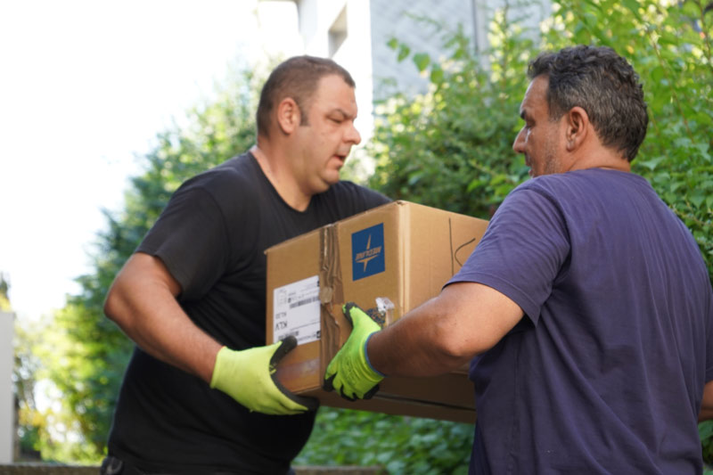 Tontschew Mitarbeiter beim Umzug Ditzingen