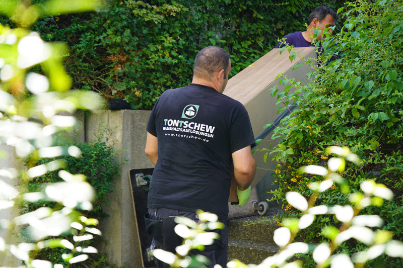 tontschew mitarbeiter beim umzug Ditzingen