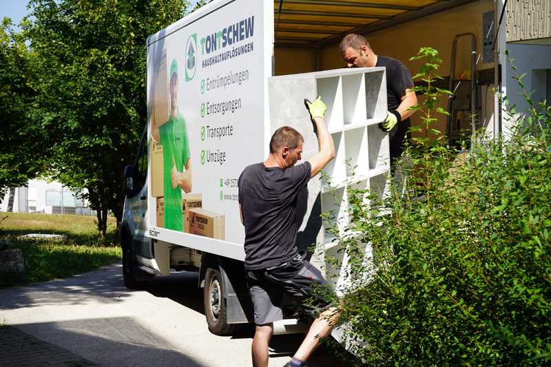 tontschew packt an beim umzug Schorndorf