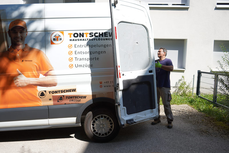 tontschew mit ihrem sprinter bei der Haushaltsauflösung Kornwestheim