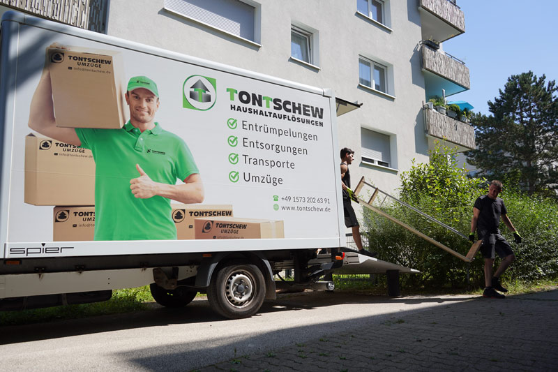 tontschew lkw für die Haushaltsauflösung Weissach