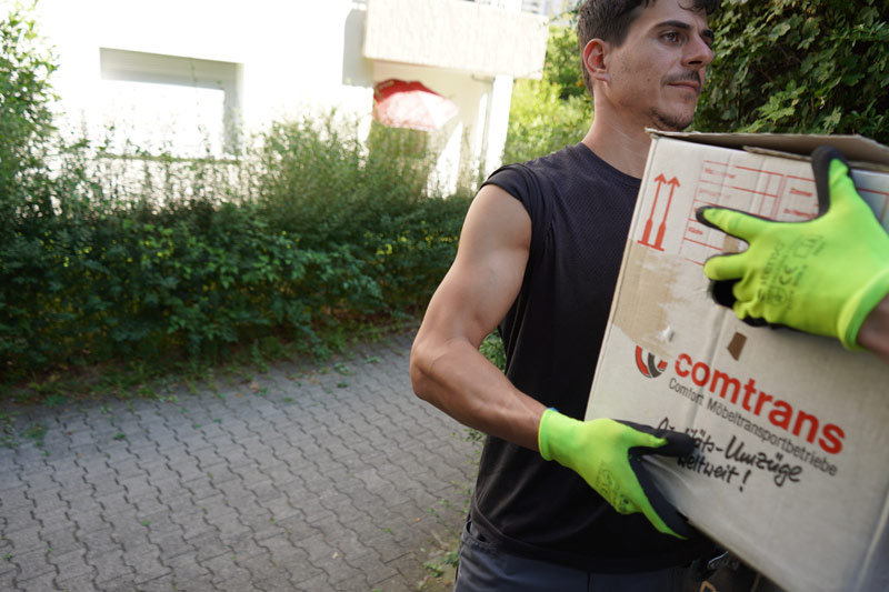 totnschew mitarbeiter beim firmenumzug Rutesheim