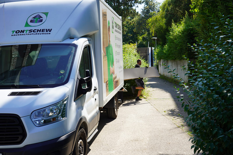tontschews lkw wird beladen beim umzug Leonberg