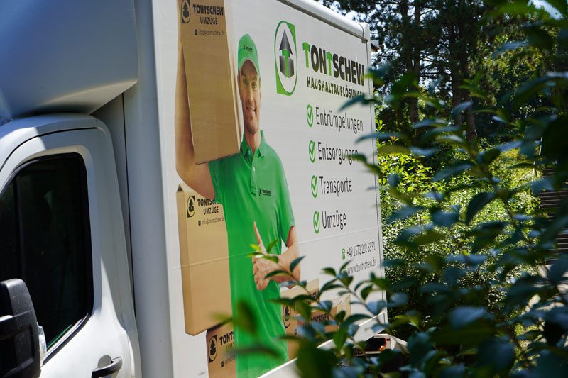 tontschew lkw steht bereit für den umzug Rudersberg
